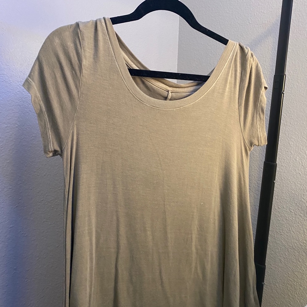 green short sleeved top